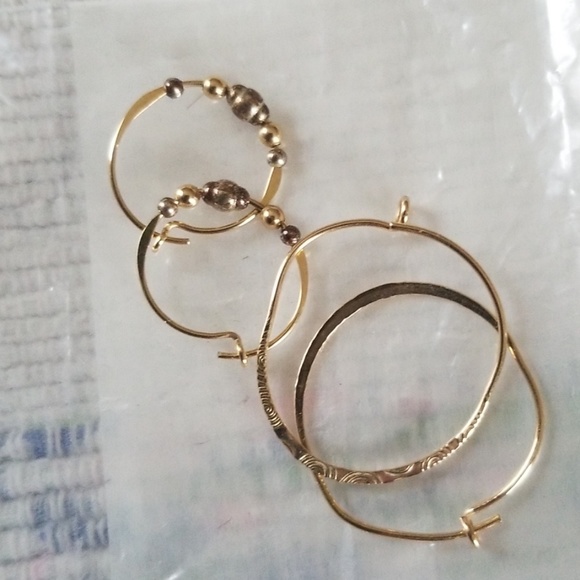 Fashion gold tone hoops spring close - Picture 5 of 6